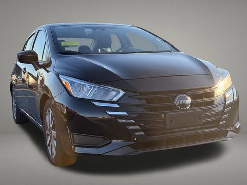 Used 2023 Nissan Versa SV image 8