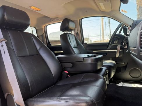 Used 2011 Chevrolet Silverado 2500 LT w/ Interior Plus Package image 16