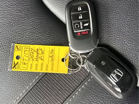 Used 2024 Honda Pilot Touring image 42