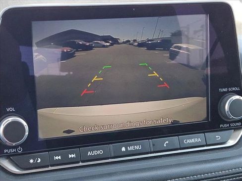 Used 2024 Nissan Rogue SV FWD image 14