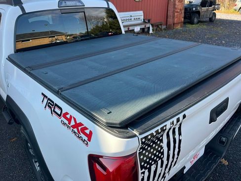 Used 2018 Toyota Tacoma TRD Off-Road w/ TRD Premium Off Road Package image 38