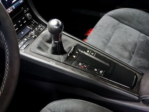 Used 2020 Porsche 718 Cayman GT4 RWD image 26