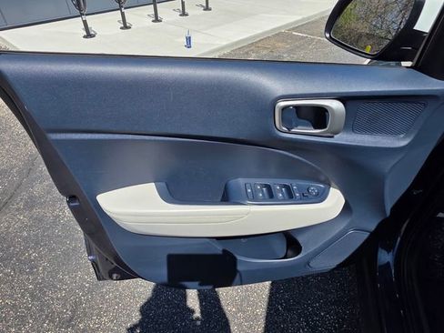 Used 2020 Hyundai Venue FWD image 10
