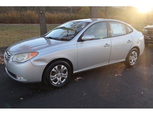 Used 2010 Hyundai Elantra GLS image 2