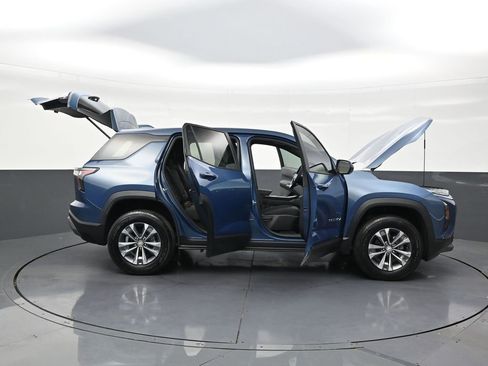 Used 2026 Chevrolet Equinox LT FWD image 29