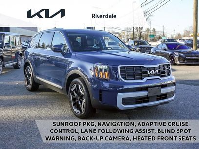 Used 2024 Kia Telluride S w/ S Sunroof Package
