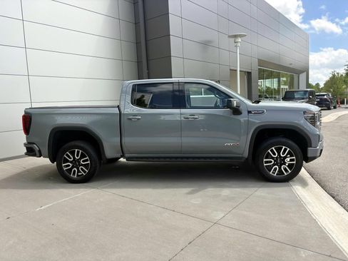 Used 2025 GMC Sierra 1500 AT4 w/ AT4 Premium Package AWD/4WD image 4