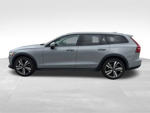 Used 2025 Volvo V60 B5 Cross Country Plus AWD/4WD image 15