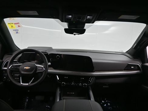 Used 2025 Chevrolet Suburban Premier image 25