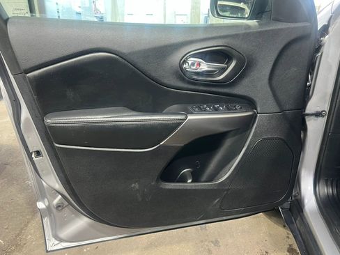 Used 2020 Jeep Cherokee Latitude AWD/4WD image 11