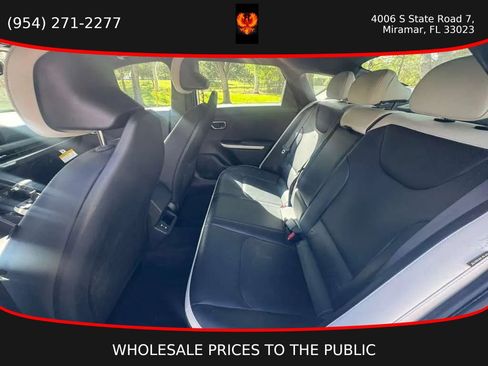 Used 2025 Kia K4 GT-Line w/ GT-Line Premium Package FWD image 9