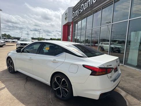 Used 2023 Nissan Altima 2.5 SR FWD image 2