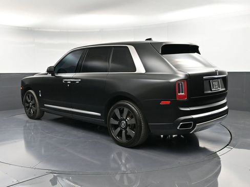 Used 2023 Rolls-Royce Cullinan w/ Technology Package image 3