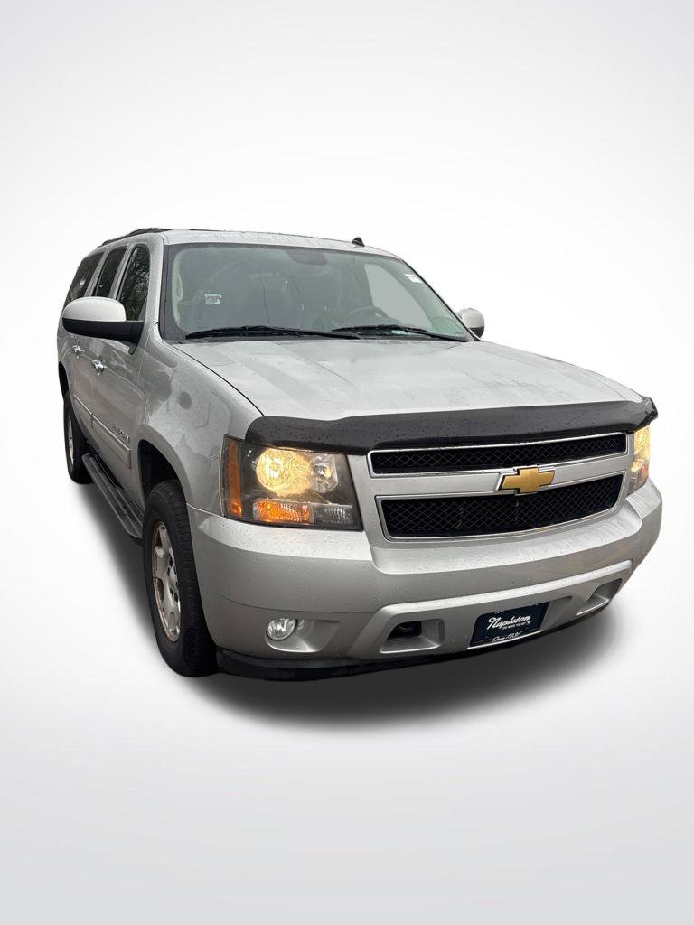 Used 2010 Chevrolet Suburban LT w/ Luxury Package AWD/4WD image 4