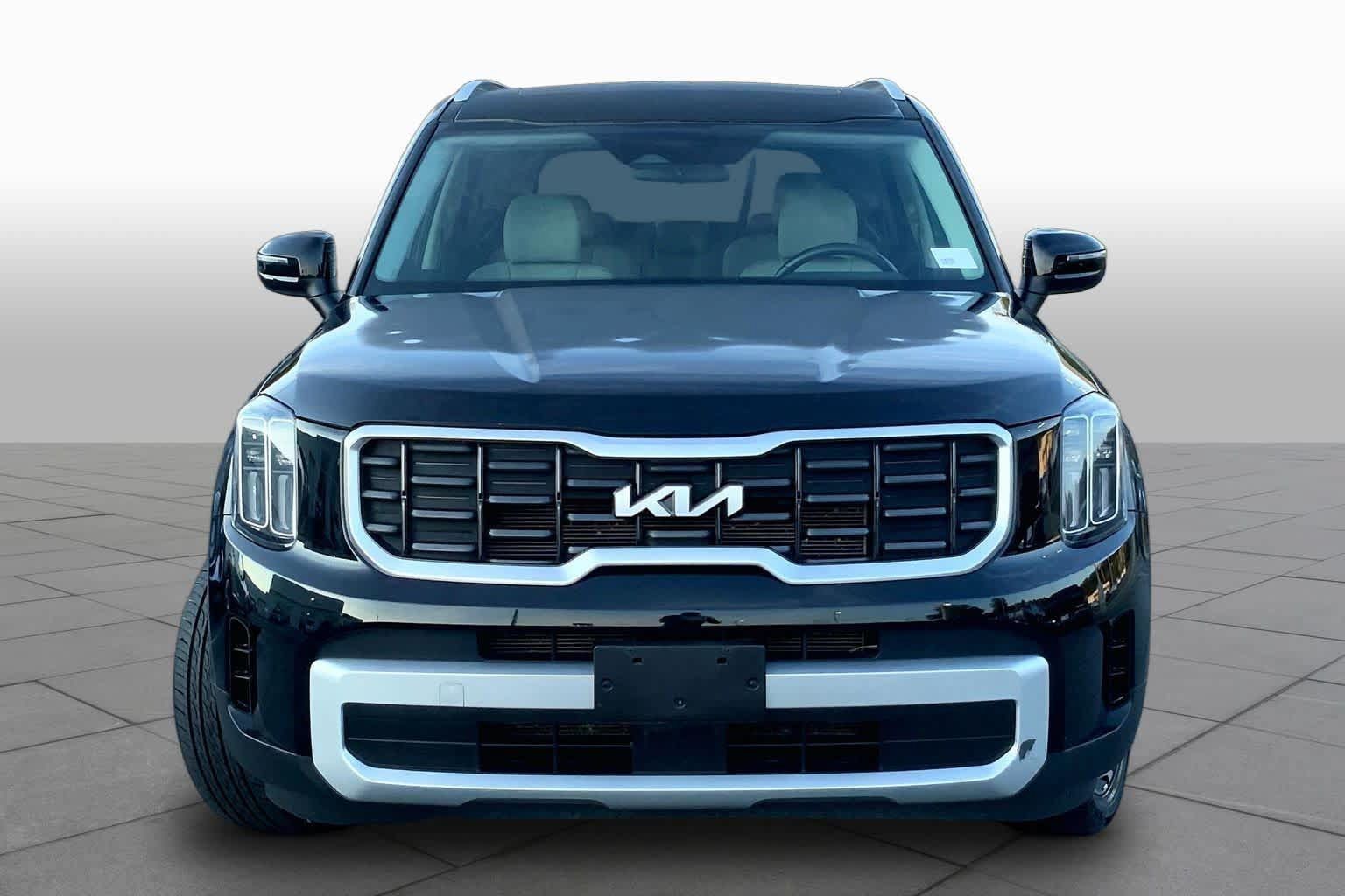 Used 2025 Kia Telluride S FWD image 4