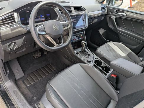 Used 2022 Volkswagen Tiguan SE AWD/4WD image 12