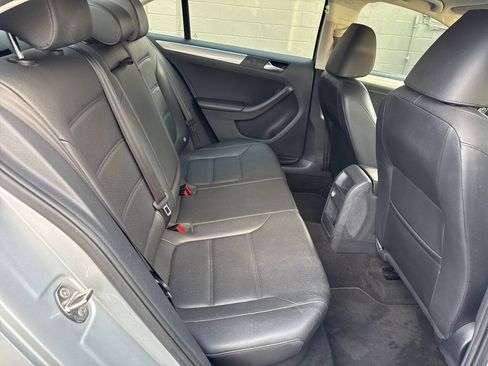 Used 2015 Volkswagen Jetta Sport FWD image 20