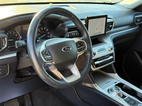Used 2022 Ford Explorer XLT w/ Equipment Group 202A image 19