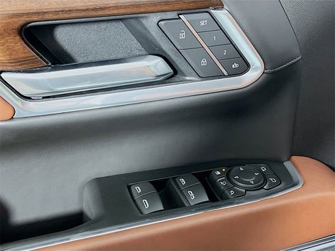 Used 2025 GMC Sierra 3500 Denali Ultimate image 17