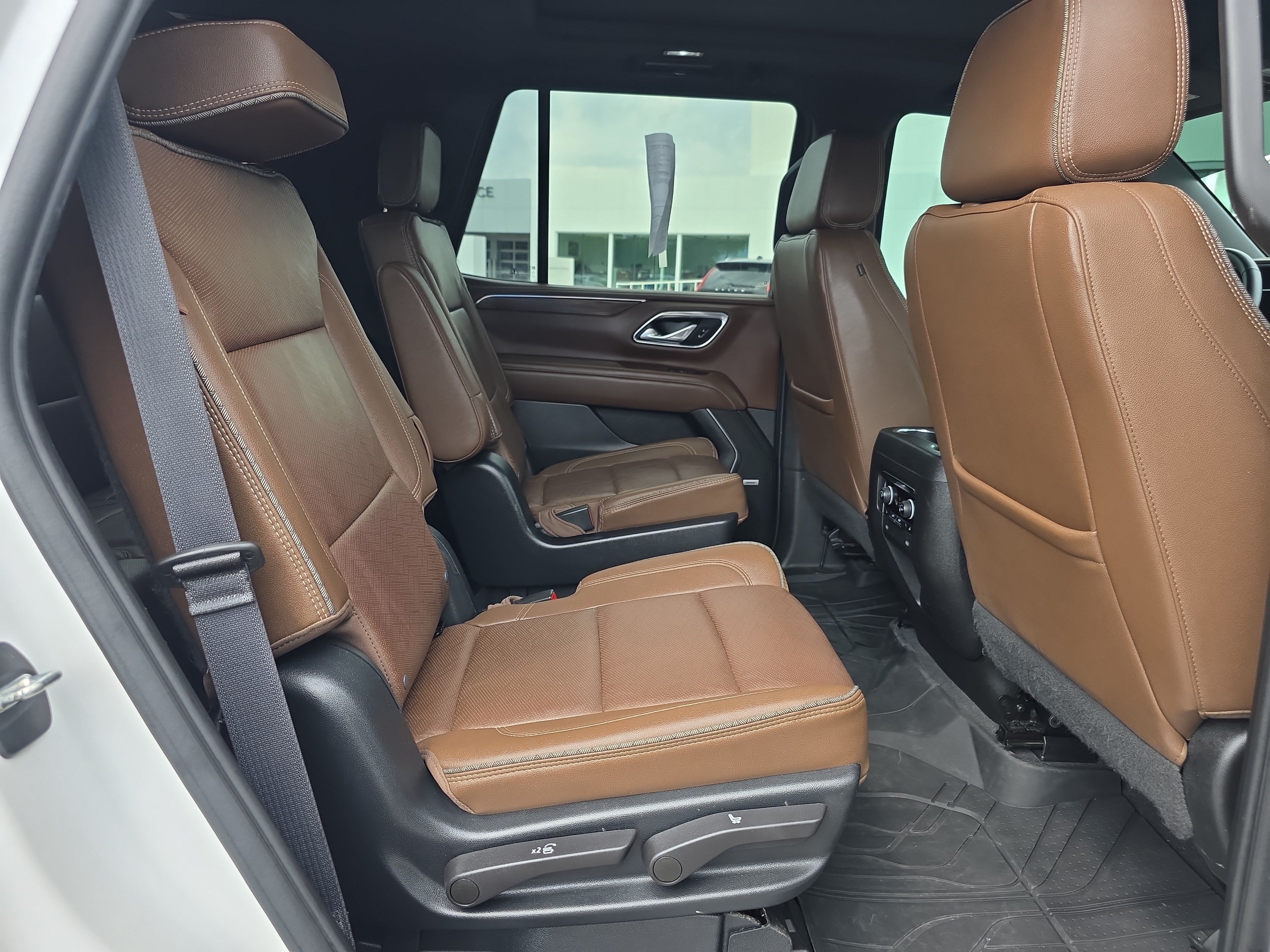 Used 2023 Chevrolet Tahoe High Country AWD/4WD image 15