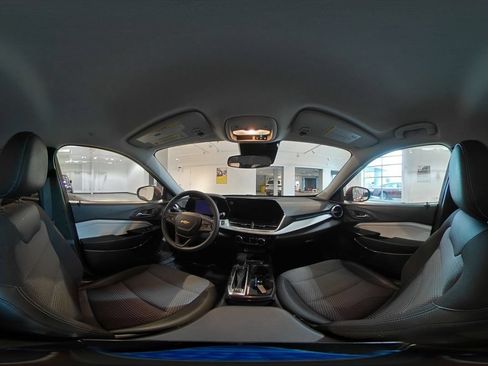Used 2025 Chevrolet Trax LT FWD image 41