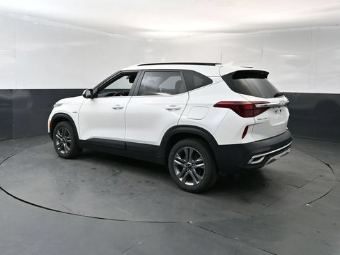 Certified 2023 Kia Seltos S w/ Navigation Package AWD/4WD image 3