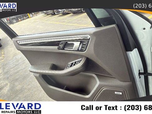 Used 2017 Porsche Macan S image 24