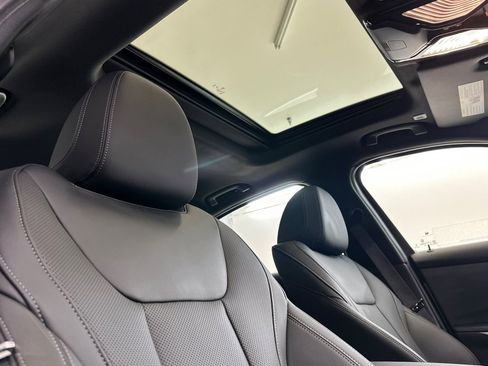 Used 2025 BMW 330i Sedan w/ Premium Package image 24