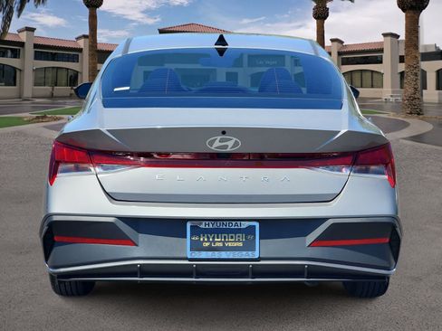Used 2024 Hyundai Elantra SEL FWD image 7