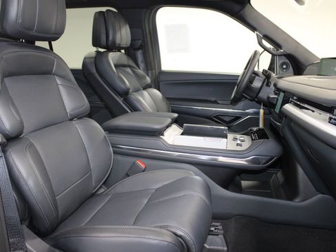 New 2025 Lincoln Navigator Reserve w/ Jet Appearance Package image 29