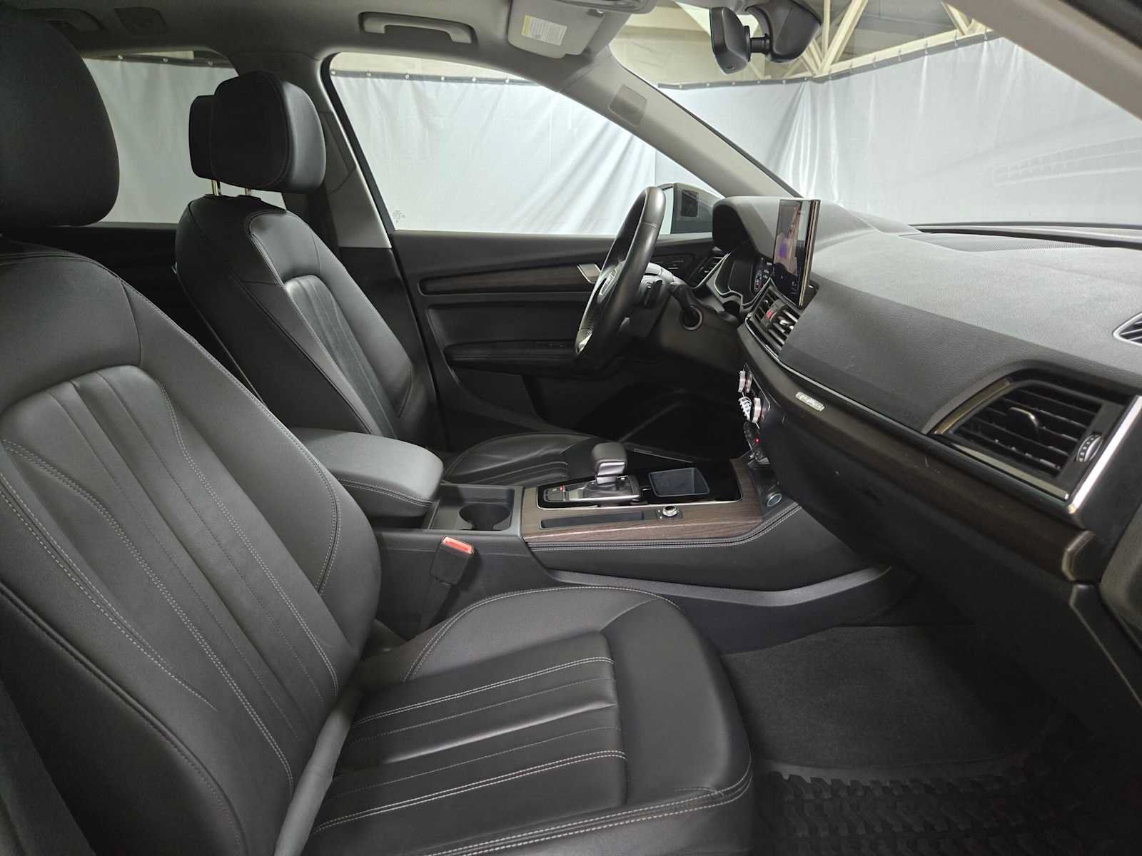 Used 2023 Audi Q5 2.0T Premium Plus w/ Premium Plus Package AWD/4WD image 11