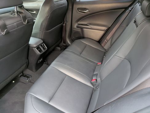 Used 2019 Lexus UX 200 image 35