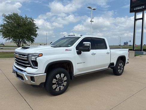 Used 2025 Chevrolet Silverado 2500 LTZ w/ LTZ Plus Package AWD/4WD image 1