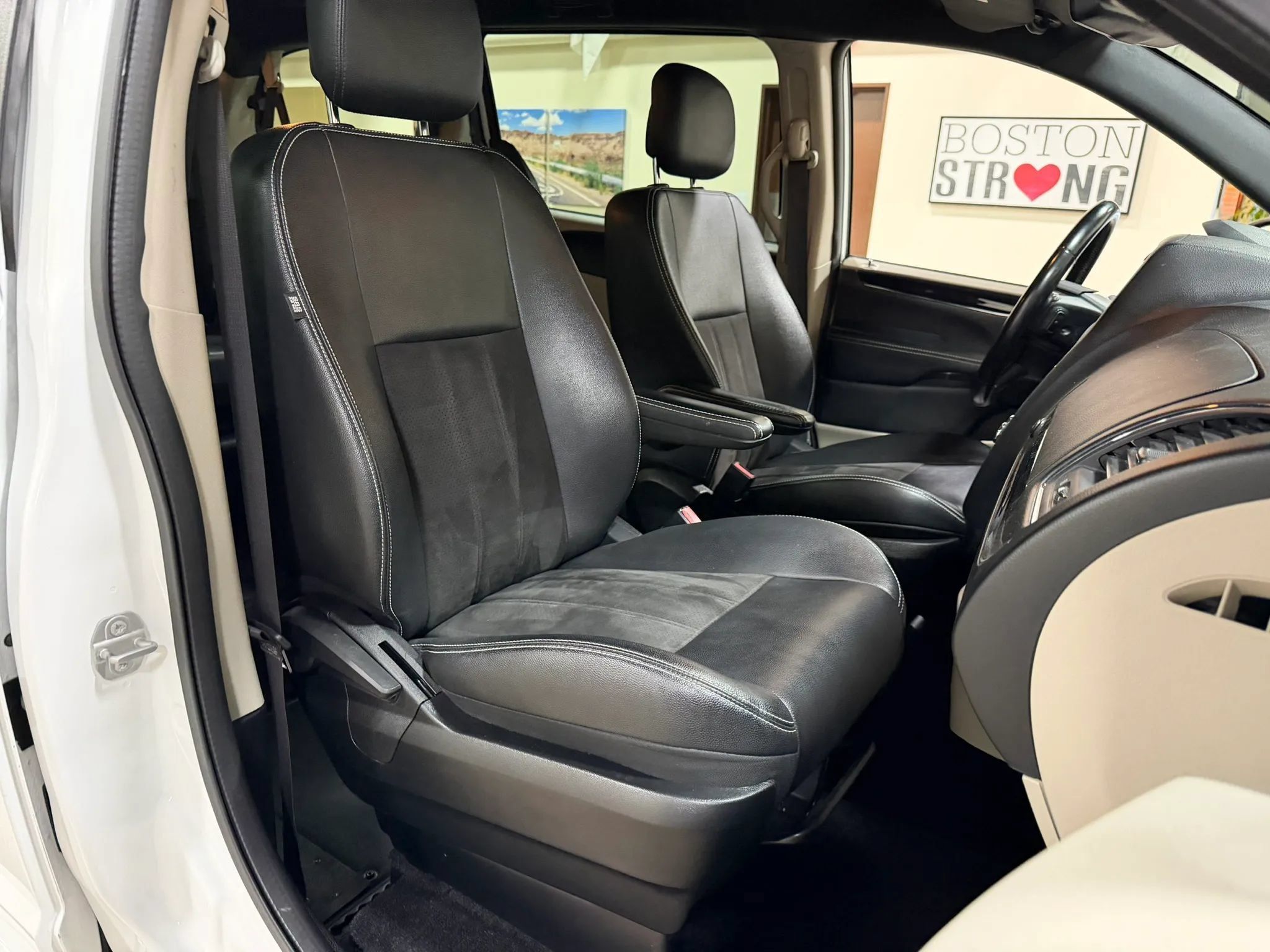 Used 2019 Dodge Grand Caravan SXT FWD image 41