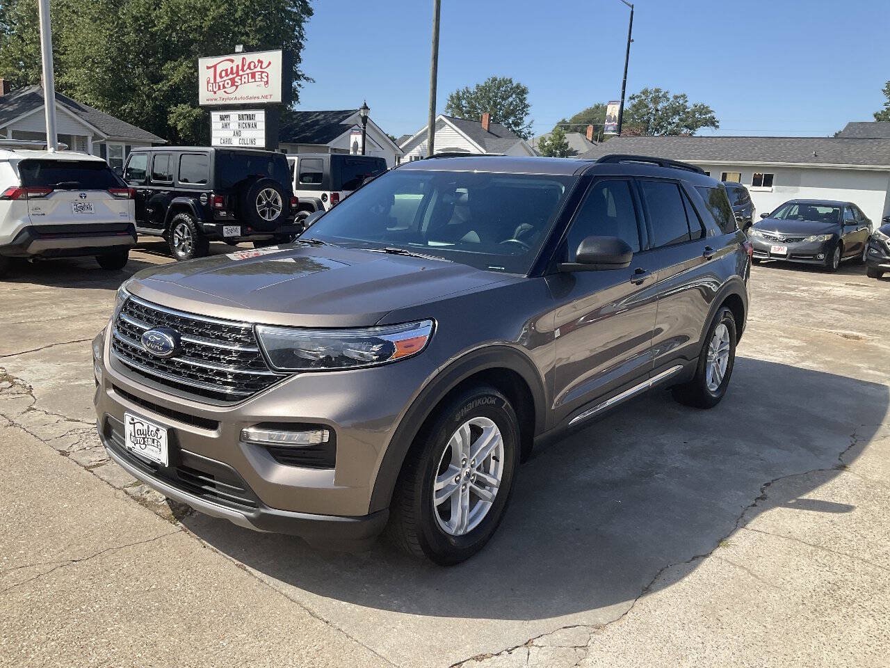 Used 2021 Ford Explorer XLT w/ Equipment Group 202A RWD image 7