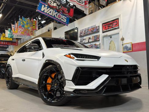 Used 2023 Lamborghini Urus Performante AWD/4WD image 1