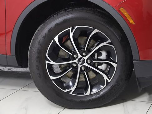 Used 2025 Lincoln Nautilus Premier image 15