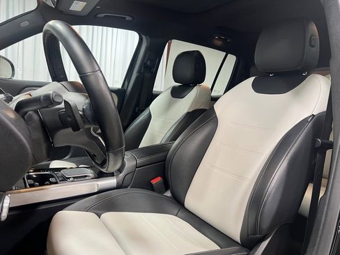 Used 2022 Mercedes-Benz GLB 250 4MATIC image 22