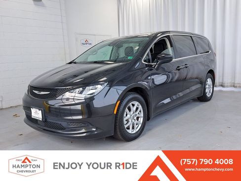 Used 2023 Chrysler Voyager LX image 1