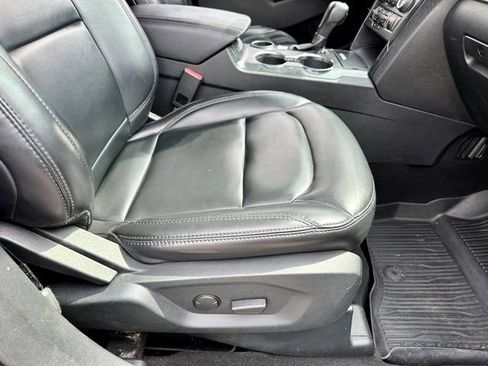Used 2019 Ford Explorer XLT w/ Equipment Group 202A FWD image 24