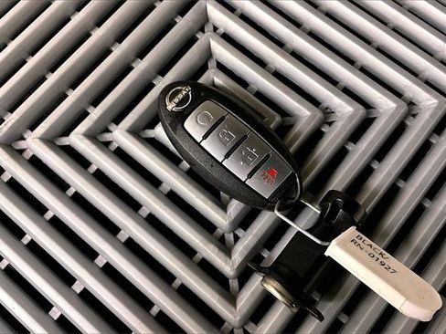 Used 2024 Nissan Titan PRO-4X w/ Pro-4x Convenience Package image 10