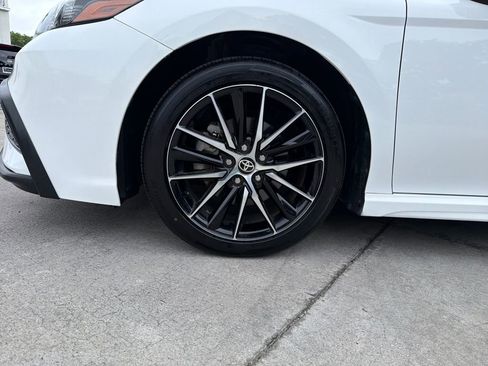 Used 2022 Toyota Camry SE w/ Convenience Package FWD image 11
