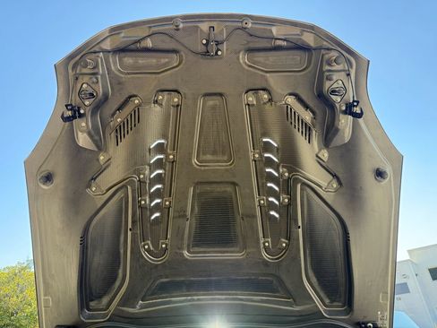 Used 2025 Aston Martin Vanquish image 40