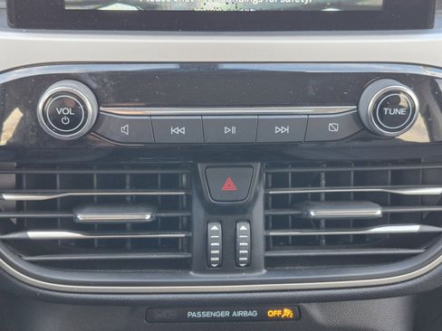 Used 2022 Ford Escape SE w/ SE Sport Appearance Package image 30