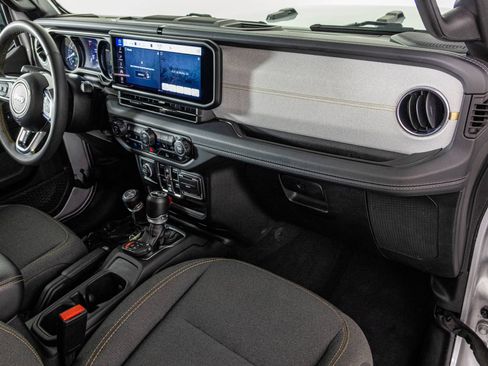Used 2024 Jeep Wrangler Unlimited Sahara AWD/4WD image 45