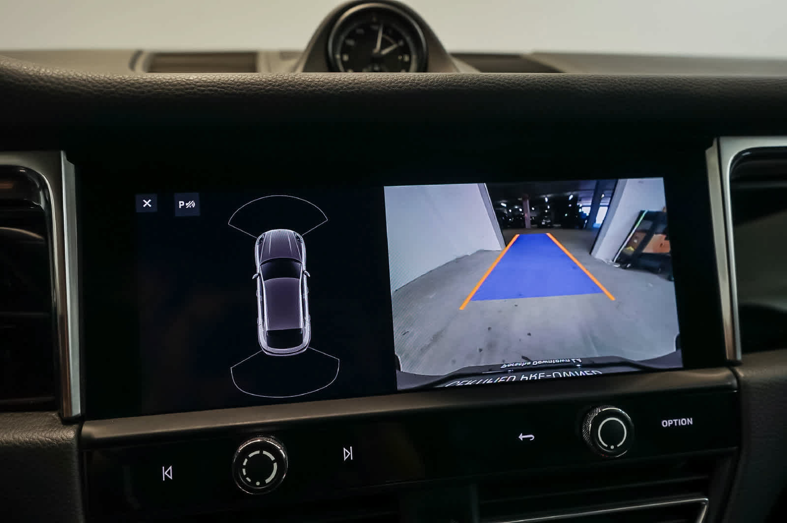 Certified 2024 Porsche Macan AWD/4WD image 29
