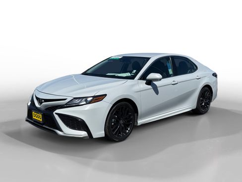 Used 2024 Toyota Camry XSE FWD image 1
