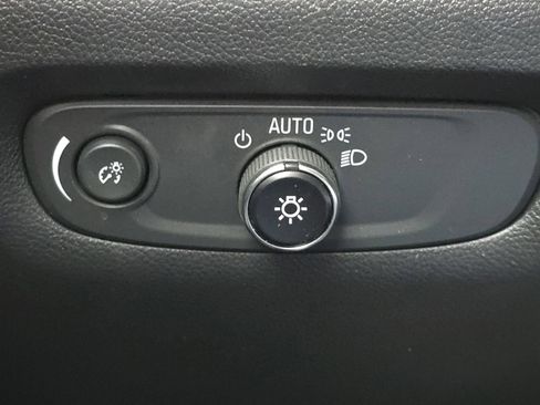 Used 2023 Chevrolet Traverse LT FWD image 18