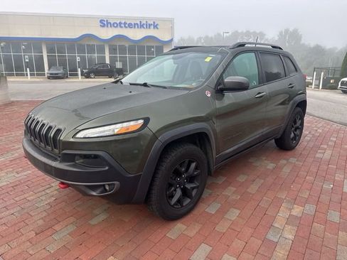 Used 2018 Jeep Cherokee Trailhawk w/ Quick Order Package 27L AWD/4WD image 4