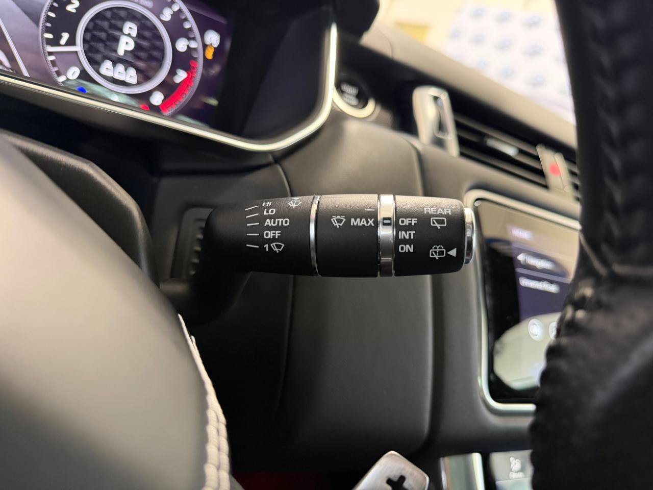 Used 2020 Land Rover Range Rover Sport SVR AWD/4WD image 33